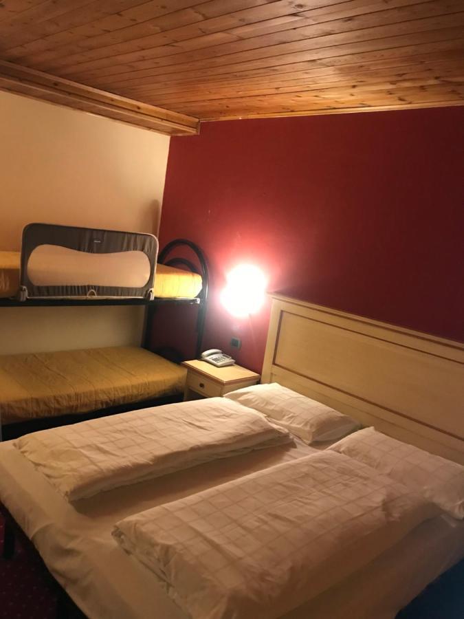 Hotel Bellavista ปอนเตดีเลโญ ภายนอก รูปภาพ
