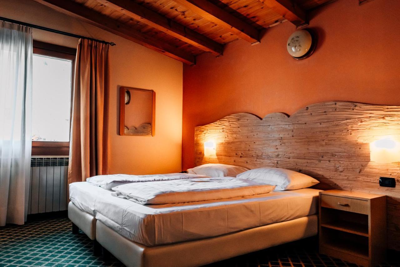 Hotel Bellavista ปอนเตดีเลโญ ภายนอก รูปภาพ