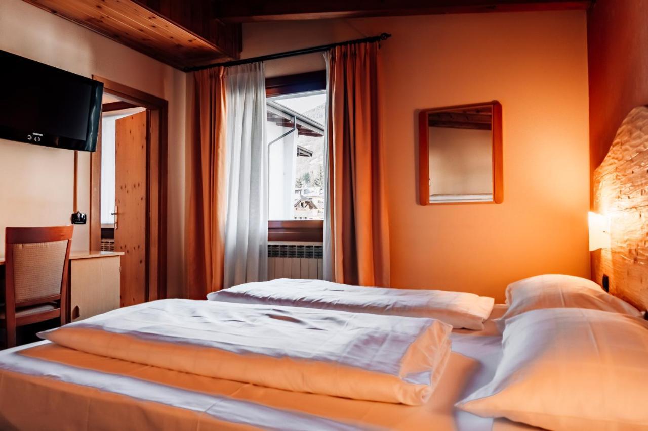 Hotel Bellavista ปอนเตดีเลโญ ภายนอก รูปภาพ