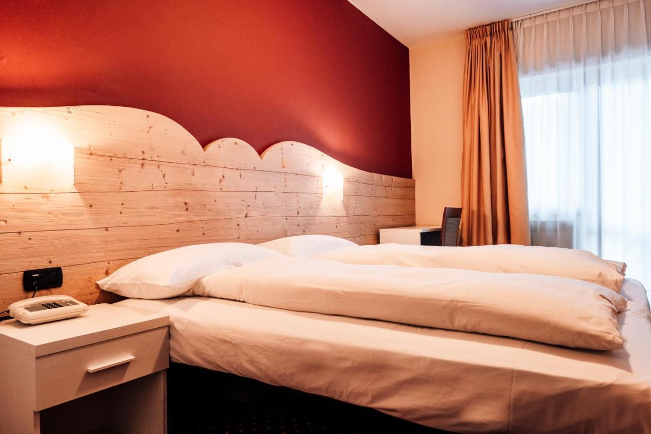 Hotel Bellavista ปอนเตดีเลโญ ภายนอก รูปภาพ